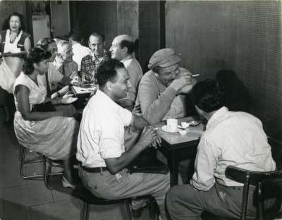 Rudolph (Rudi) Lehmann, Isidor Aschheim, Jakob Steinhardt and Jacob Pins at Taamon Cafe, Jerusalem